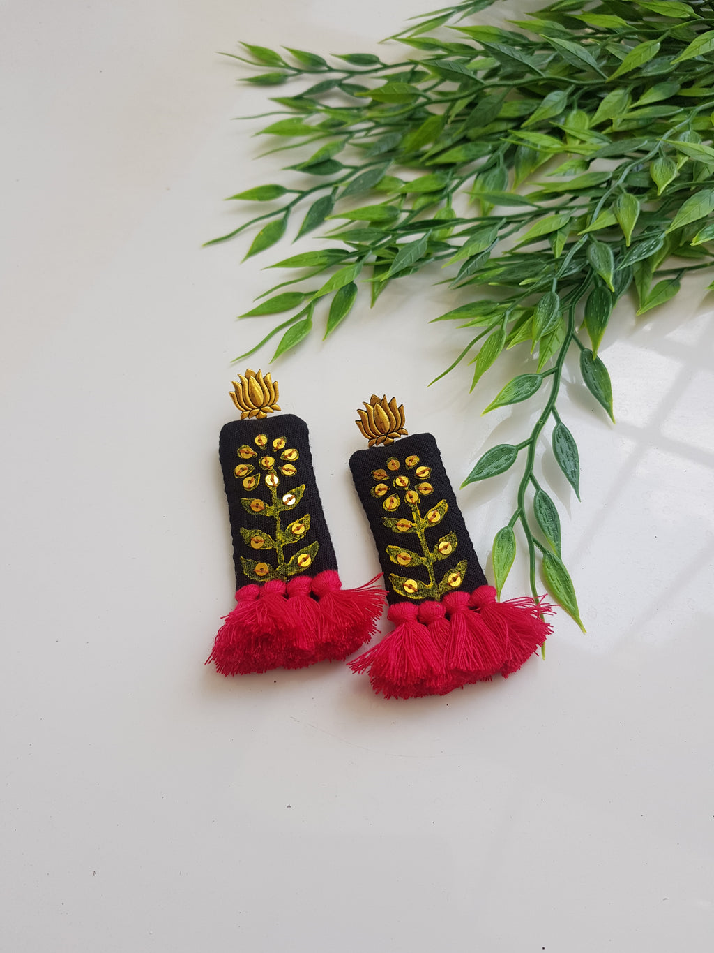 Lotus Black Earring