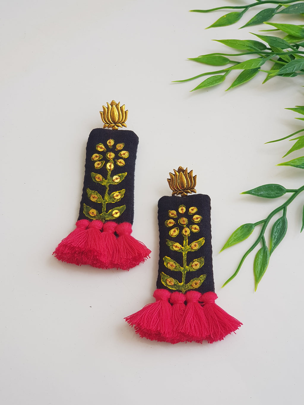 Lotus Black Earring