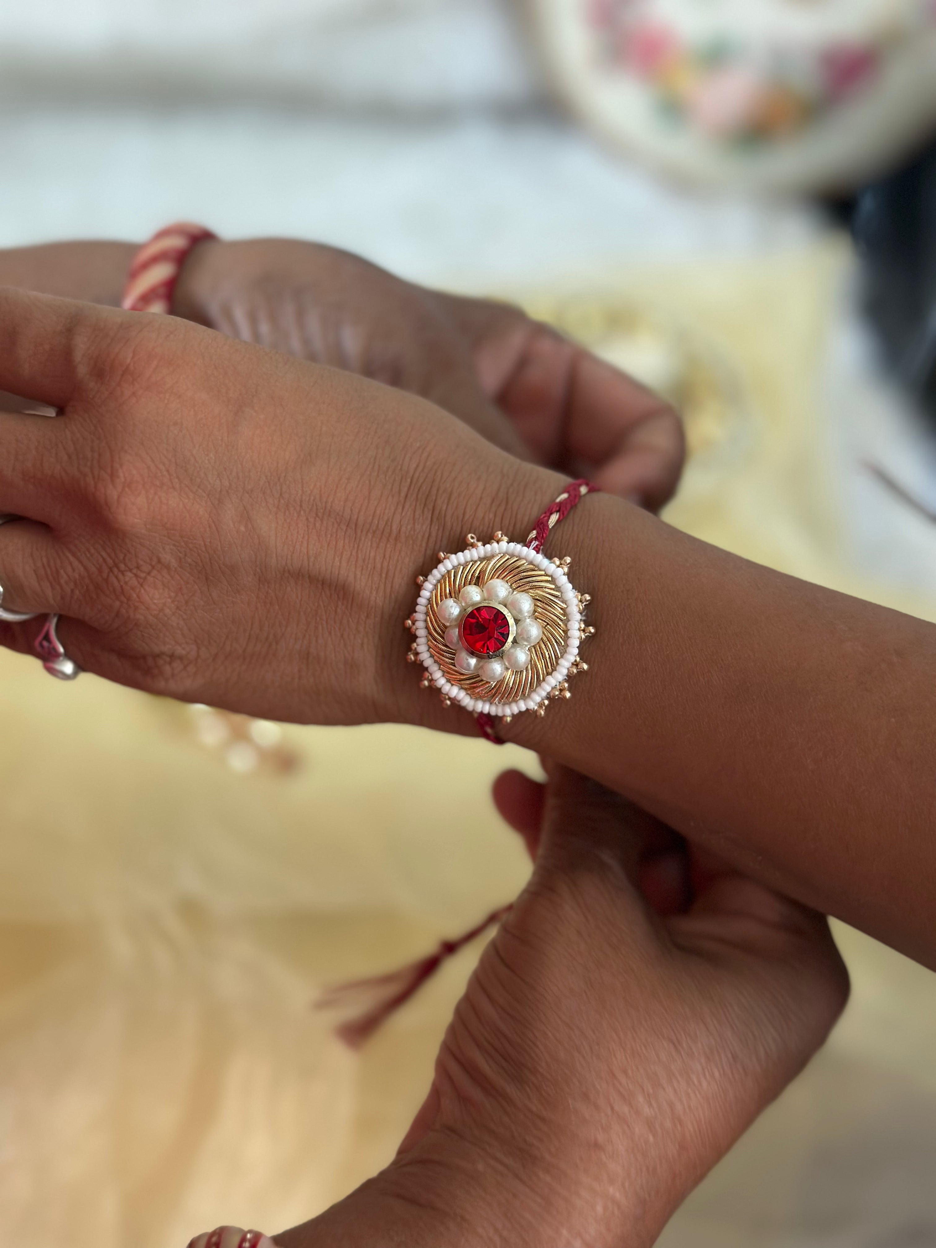 Sunheri classy rakhi